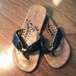 EUC Aldo flip flops sz8